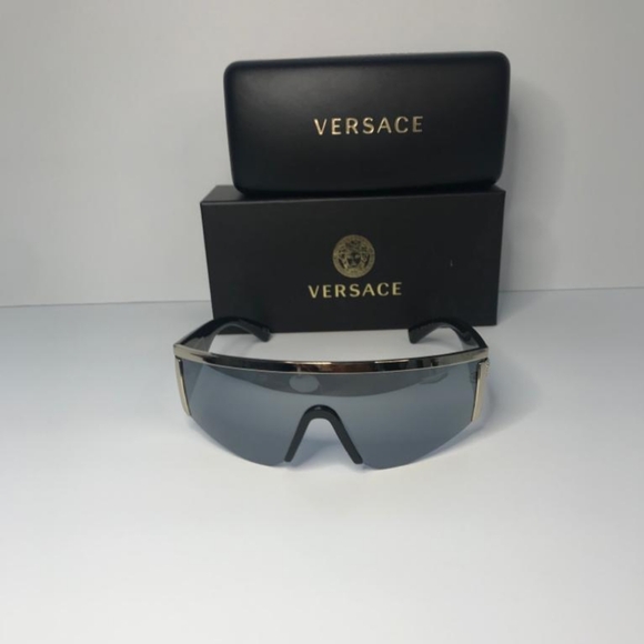 New- 💯 Original Versace Sunglasses Men's 2197 1261/87 Matte Black/Grey Lenses - Picture 5 of 15